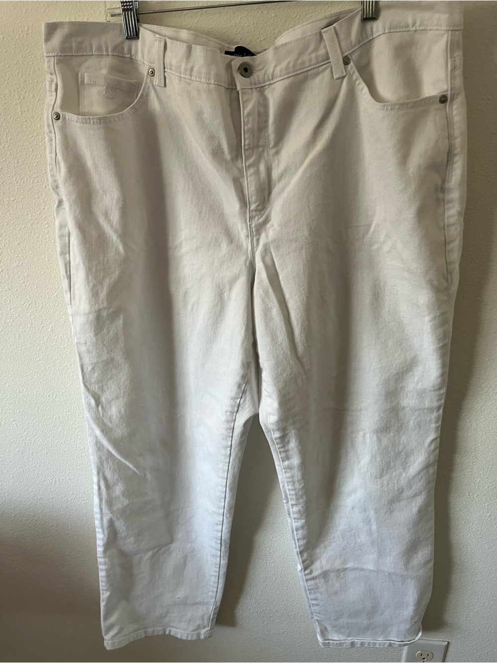 Gloria Vanderbilt White Ankle Straight Jeans